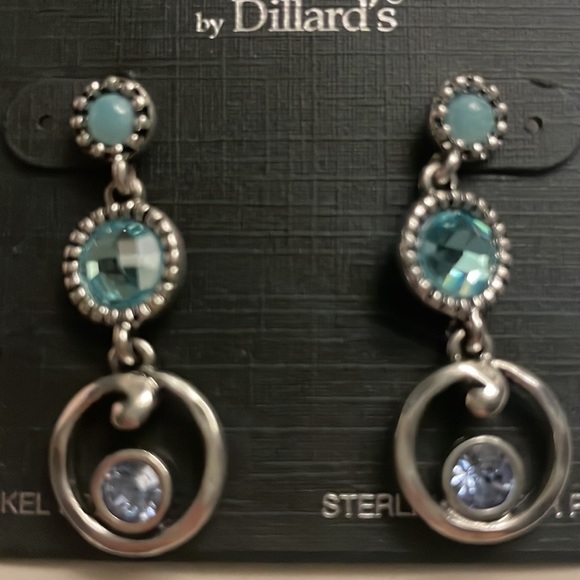 Fun and flirty earrings! NWT - Picture 2 of 7